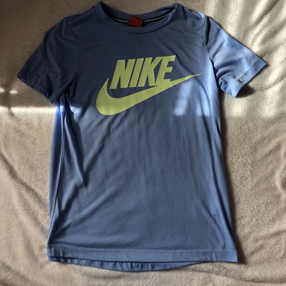 Nike Tops - Nike Short Sleeve Tee